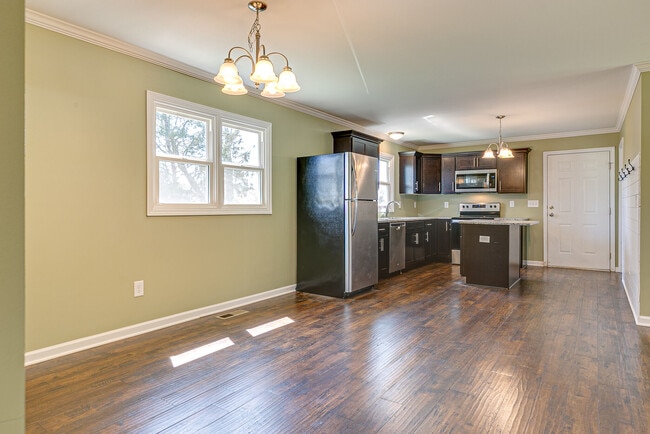 Photo - 212 Hillview Dr House