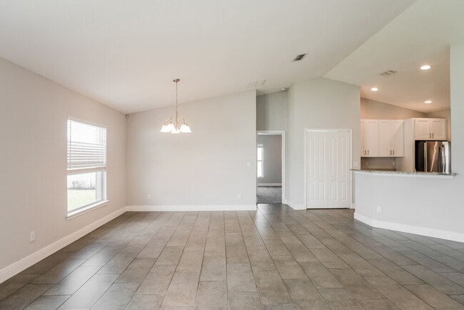 Photo - 433 Bloomfield Dr