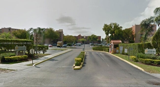 Building Photo - 8750 N Sherman Cir Unit 506