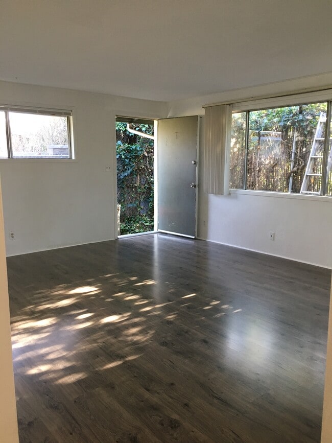 Photo - 107 N 3rd St Unit 2