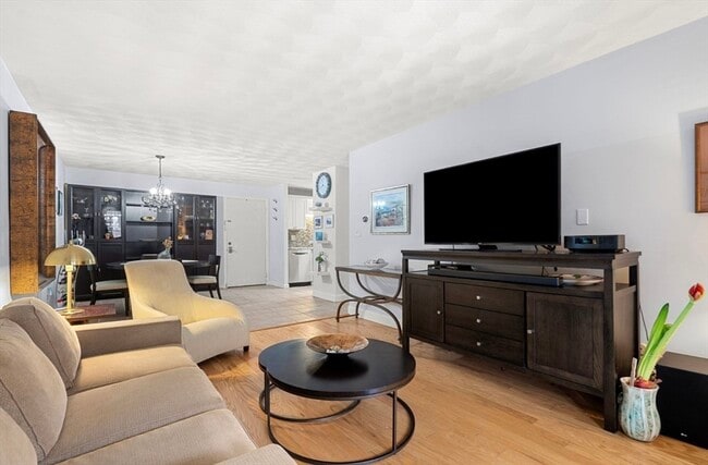 Photo - 7 Greenbriar Dr Unit 304