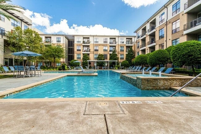 Photo - Caroline on Voss