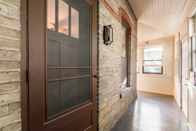 Photo - 113 Elm St Unidad B