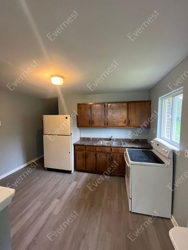 Photo - 1008 N Hawthorne St A