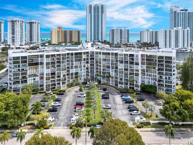 Building Photo - 1000 Parkview Dr Unit 701 Rental