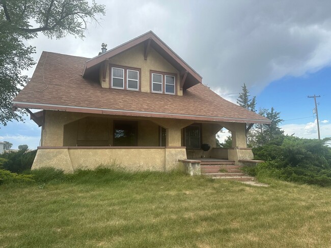 Building Photo - Large Country Home! Pet Friendly!