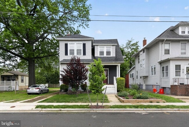 Photo - 12 E Albertson Ave