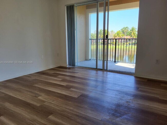 Photo - 8070 N Nob Hill Rd Unidad 208