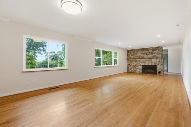 Photo - 205 S Palisades Dr
