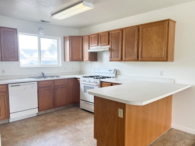 Photo - 12 Fairway Ln