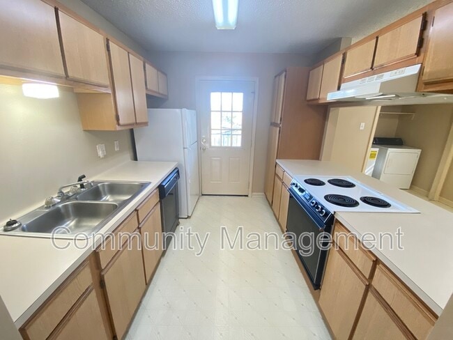 Photo - 2639 Nannette Dr Unidad 2d