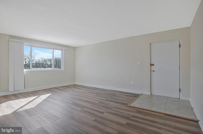 3823 Hamilton St Unidad B-204