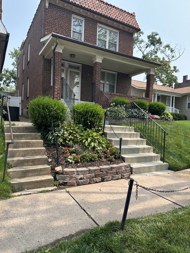 Building Photo - 6515 Bartmer Ave Unit 1