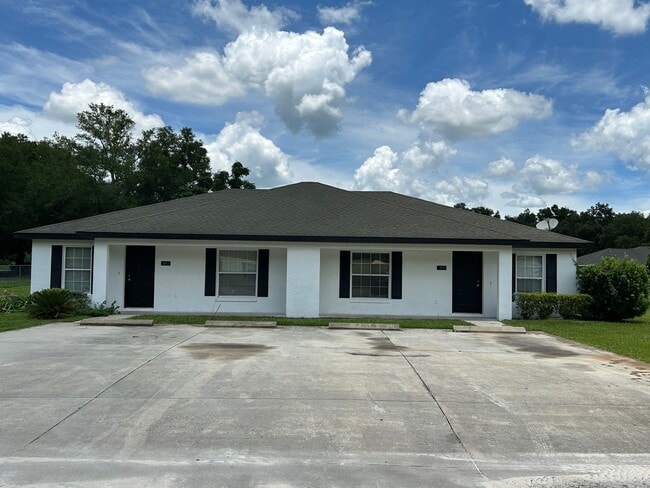 Building Photo - 1835-1841 SW 109th Pl Unit 1841 Southwest 109th Place Rental
