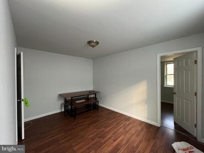 Photo - 425 N 41st St Unit 1ST FL REAR