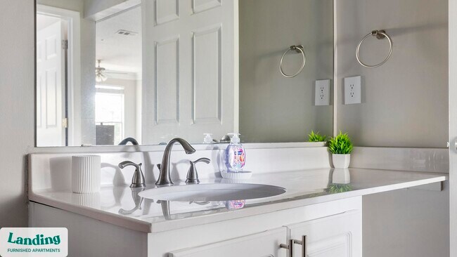 Photo - 100 Crossing Blvd Unidad 706.1411988