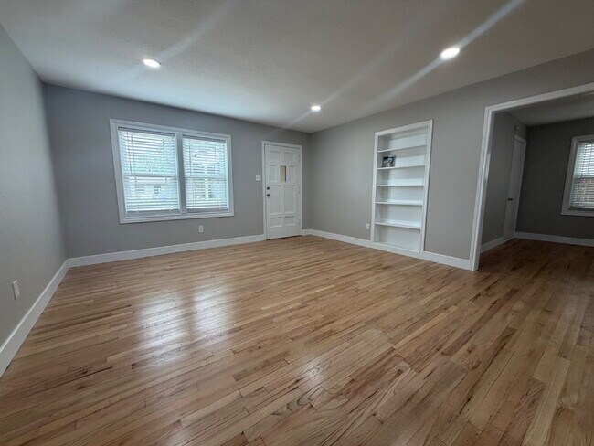 Photo - Fully renovated 2 bed 2 bath in the Medical District