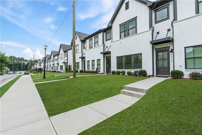 Photo - 2410 Lakeshore Ln