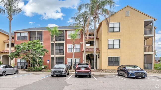 Building Photo - Charming 1BD/1BTH Ground Level Condo in St... Unit 3105