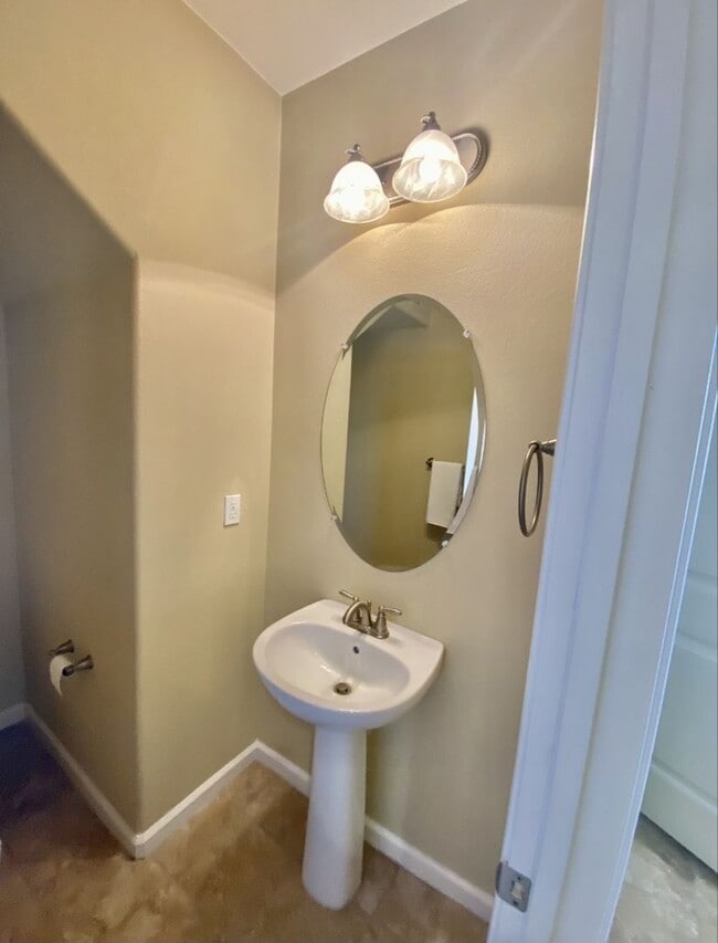 Photo - Beautiful and Sunny Home in Roseville Awaits! - Viewings by appointment only!