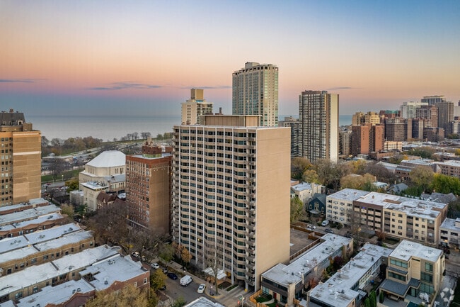 Photo - 555 W Cornelia Ave