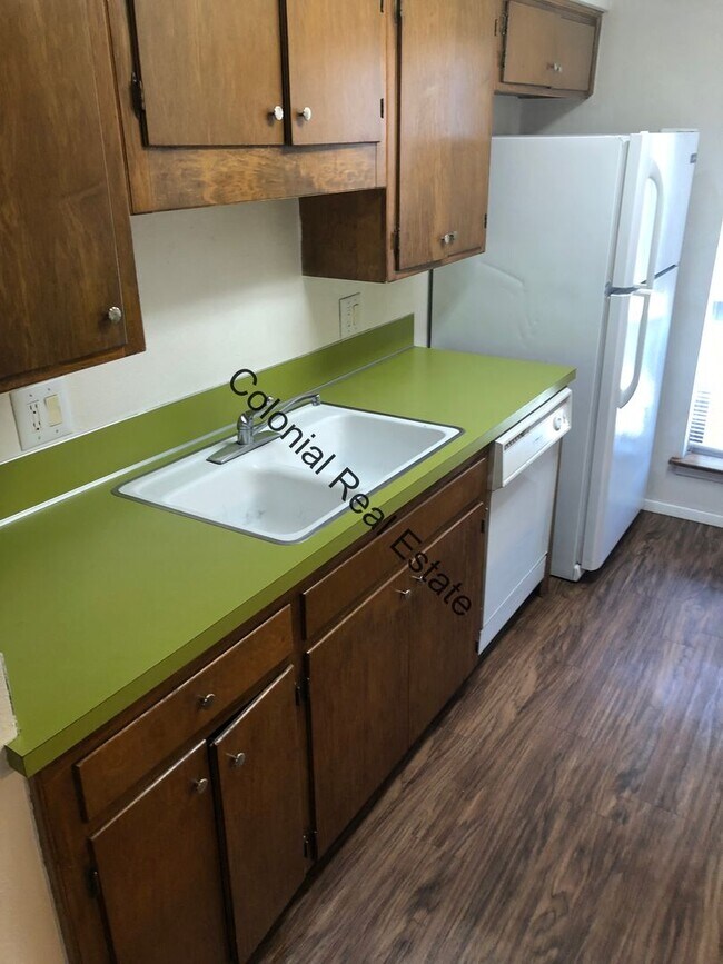Photo - Spacious 2 Bedrooms 1 bathroom  Apartment For Rent