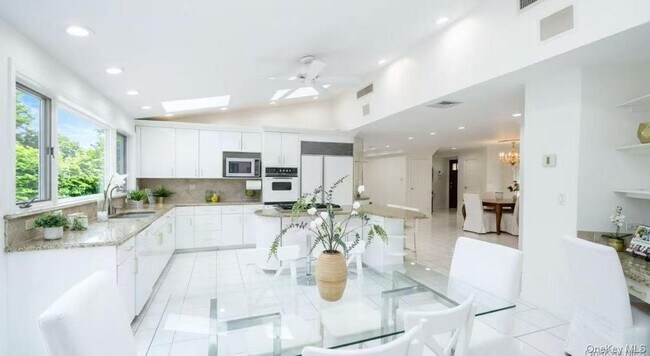 74 Rockland Dr