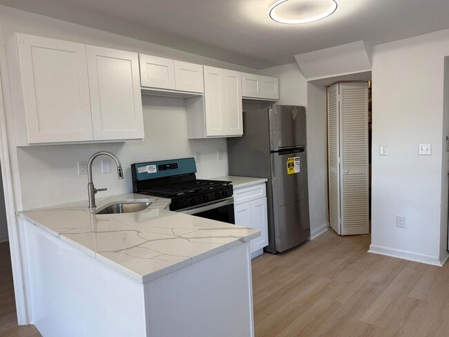 Photo - 9007 Riverside Pl