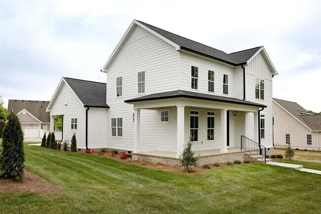 Photo - 633 Village Way