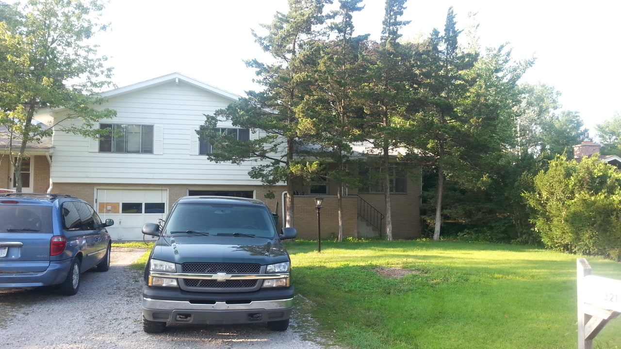 Right side of Duplex - 325 Lillian Ct Townhome
