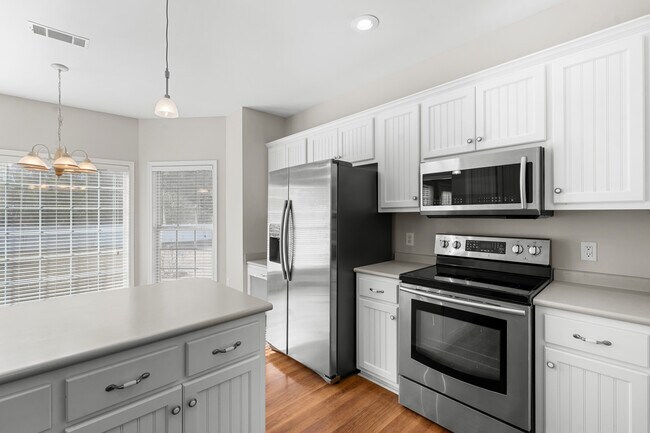 Photo - 1811 Old Carriage Trail