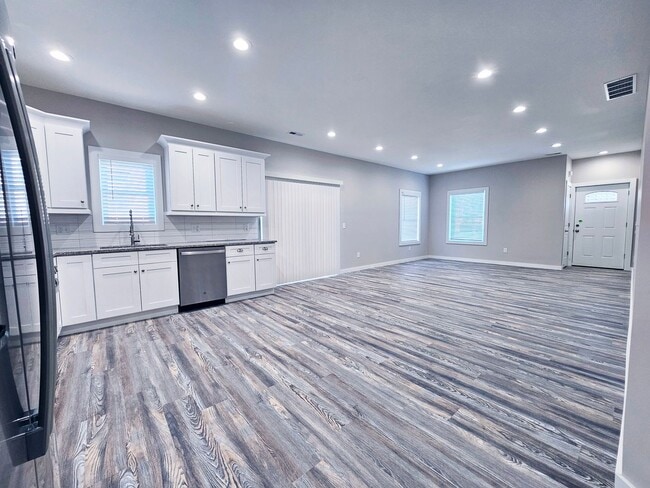 Photo - 3 Bed & 2 Full Bath Ranch Home in South Euclid for Rent!