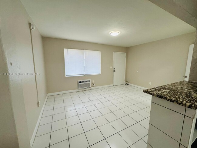 Photo - 2960 W Flagler St Unidad 102