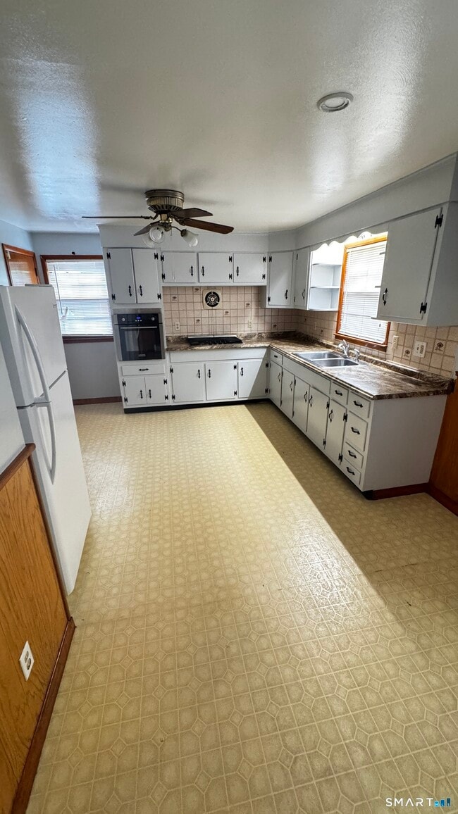 Photo - 156 Putnam Ave