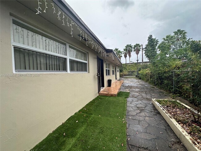 280 NW 39th St Unit *