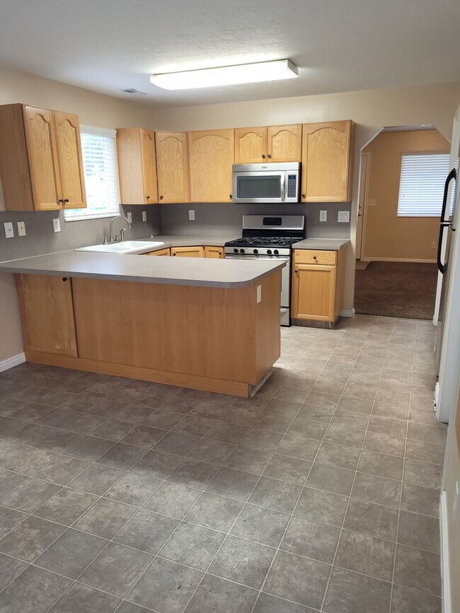 Photo - 2 Bed, 1.5 Bath Townhome in North Ogden with Private Patio – 2 Weeks Free Rent!