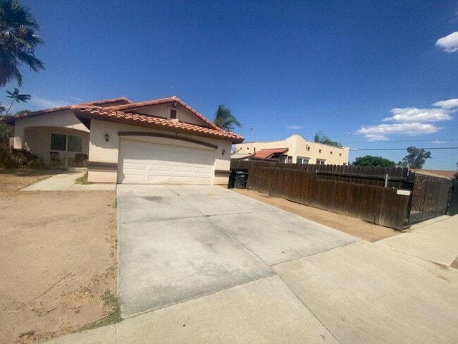 Photo - 268 E 7th St