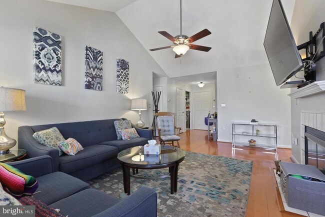 Photo - 5960 Millrace Ct Unit B301