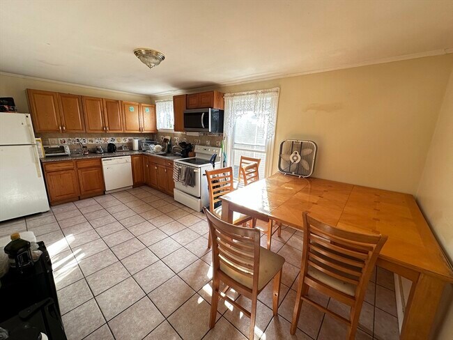 Photo - 243 Highland Ave Unidad 2