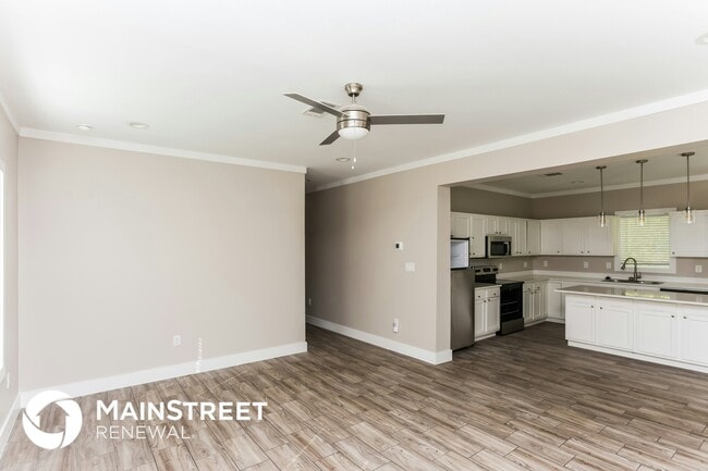 Photo - 1816 Belzise Terrace