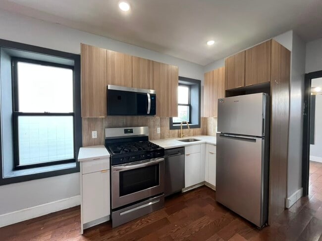 Building Photo - 65 Vroom St Unit 4L