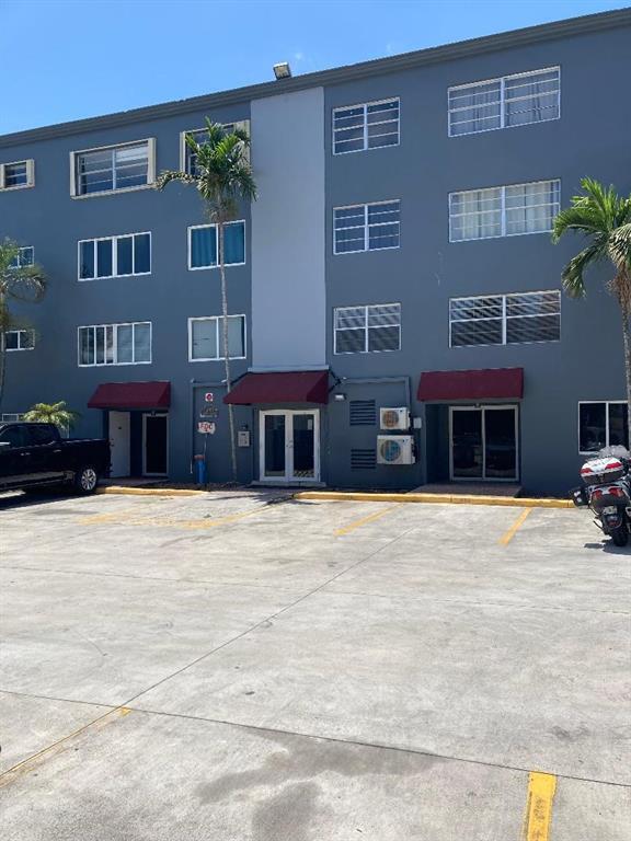 Building Photo - 1060 Crystal Lake Dr Unit 202