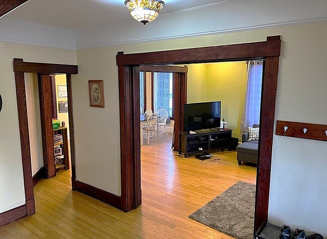 Building Photo - 4704 N Lacey St Unit 6