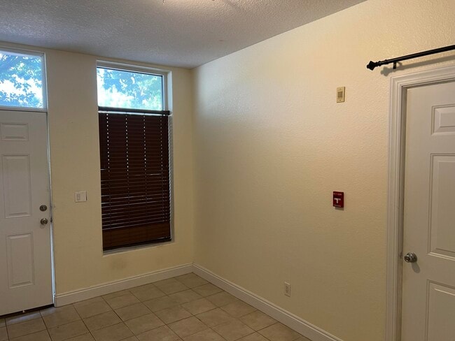 Photo - 118 Spires Ln