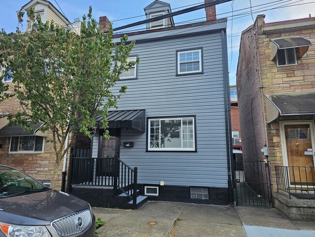 Building Photo - Fully Updated 3 bedroom 1 bath house for r...