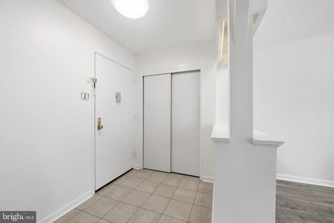 Photo - 5340 Holmes Run Pkwy Unit 704