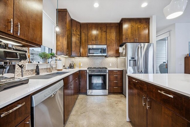 Photo - 1011 E 12th St