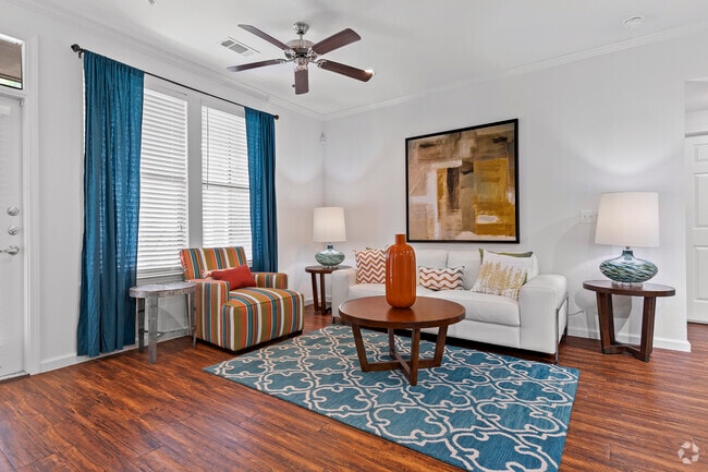 2BR, 2BA - 1150SF - Living Room