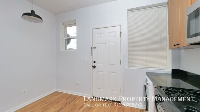 Photo - 4748 N Washtenaw Ave Unidad #2
