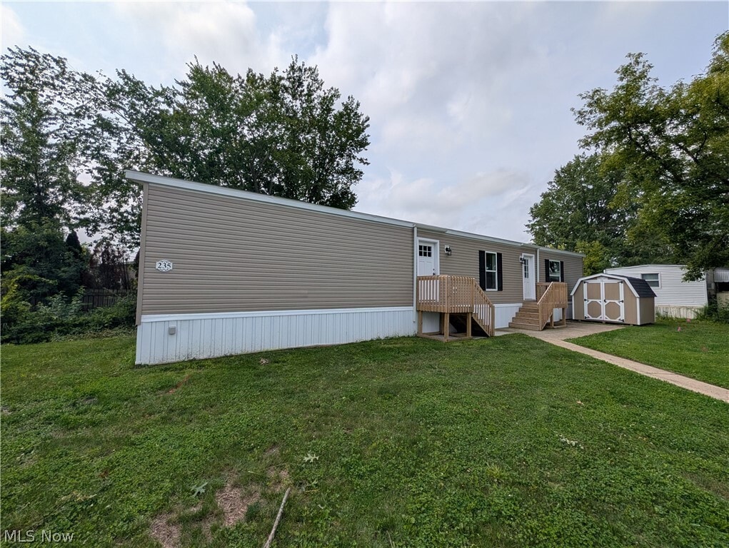 Photo - 235 Edgecliff Cir W